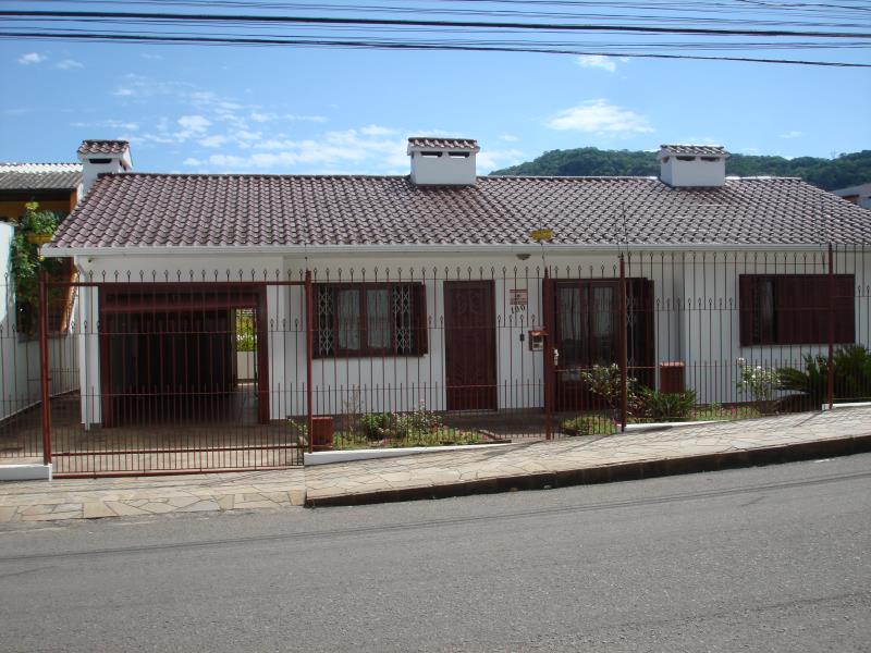 Casa Codigo 7277a Venda no bairro Nossa Senhora do Perpétuo Socorro na cidade de Santa Maria