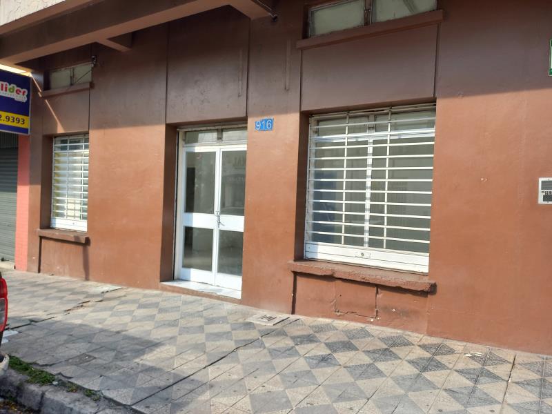 Loja Código 7703 para alugar no bairro Nossa Senhora do Rosário na cidade de Santa Maria Condominio ed. monte carlo