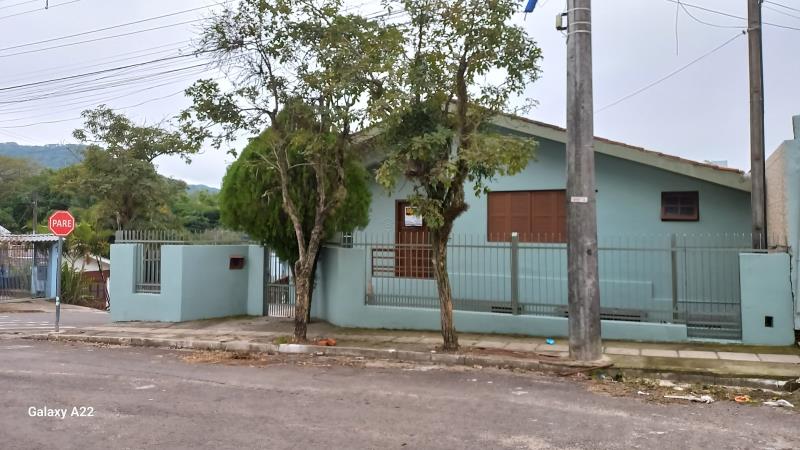 Casa Código 7927 para alugar no bairro Nossa Senhora das Dores na cidade de Santa Maria