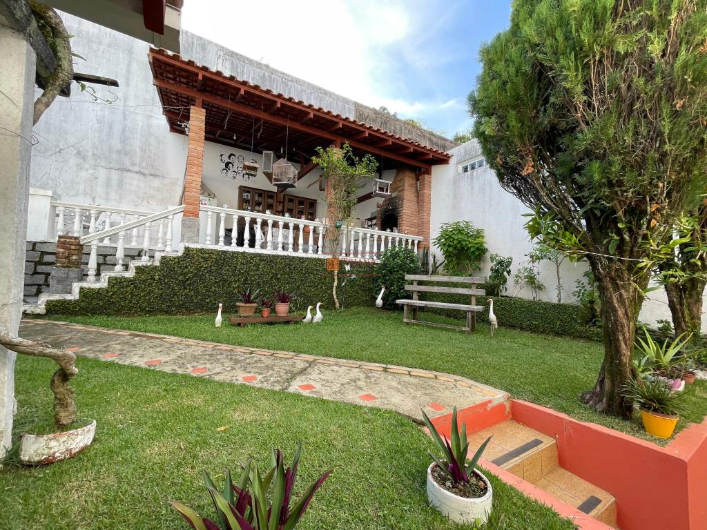 Casa-Codigo-1408-a-Venda-no-bairro-José-Mendes-na-cidade-de-Florianópolis