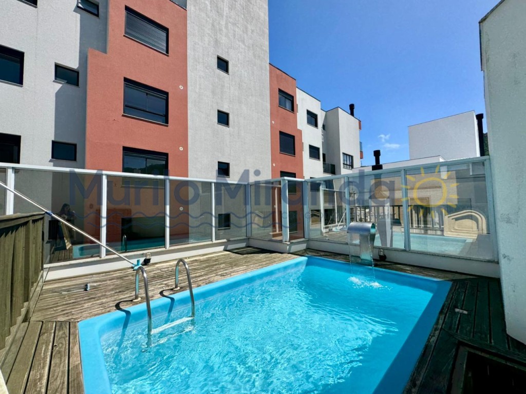 Piscina do condomínio