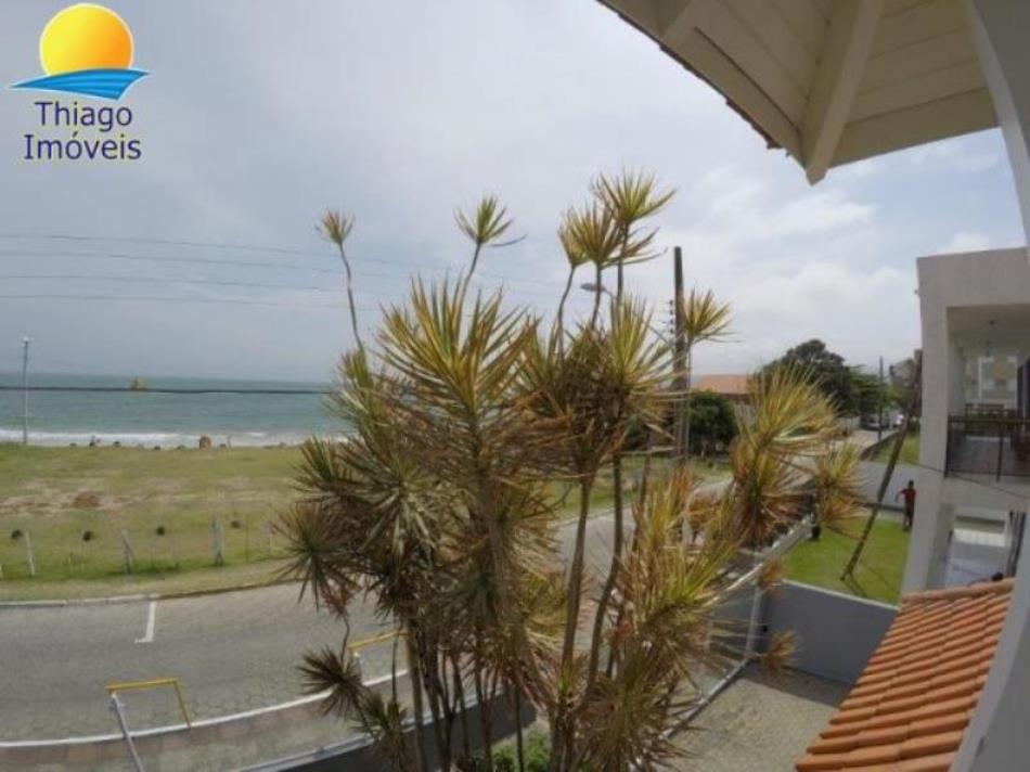 Casa com o Código 2430 para alugar na temporada no bairro Canasvieiras na cidade de Florianópolis com 2 dormitorio(s) possui 1 garagem(ns) possui 2 banheiro(s)