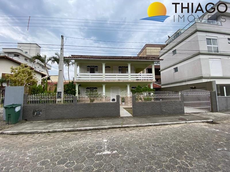Casa com o Código 589 para alugar no bairro Canasvieiras na cidade de Florianópolis com 5 dormitorio(s) possui 3 garagem(ns) possui 4 banheiro(s)