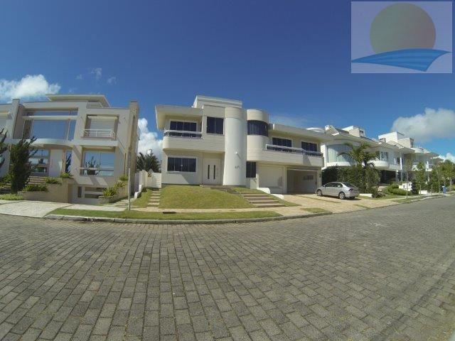 Casa com o Código 7697 para alugar no bairro Jurerê Internacional na cidade de Florianópolis com 5 dormitorio(s) possui 4 garagem(ns) possui 6 banheiro(s)