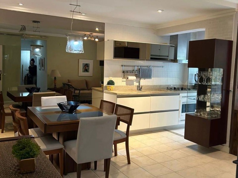 Apartamento com o Código 6946 para alugar no bairro Jurerê na cidade de Florianópolis com 2 dormitorio(s) possui 1 garagem(ns) possui 2 banheiro(s) com área de 69,26 m2