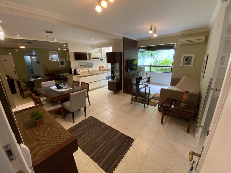 Apartamento com o Código 6946 para alugar no bairro Jurerê na cidade de Florianópolis com 2 dormitorio(s) possui 1 garagem(ns) possui 2 banheiro(s) com área de 69,26 m2