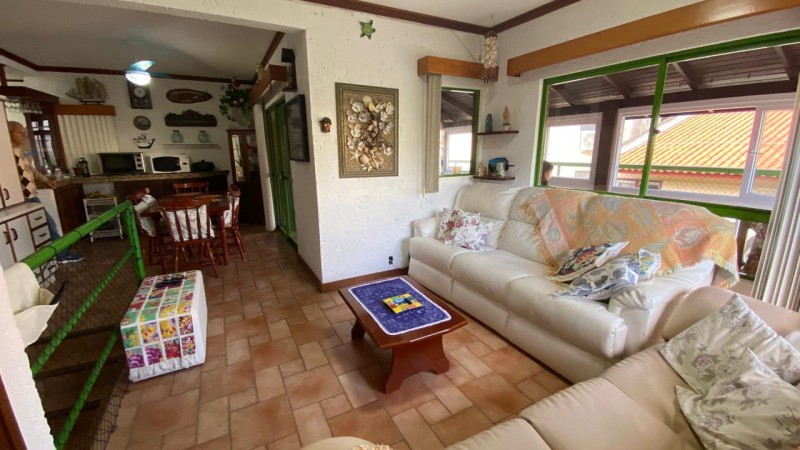 Apartamento com o Código 418 à Venda no bairro Canasvieiras na cidade de Florianópolis com 4 dormitorio(s) possui 2 garagem(ns) possui 4 banheiro(s) com área de 149,62 m2