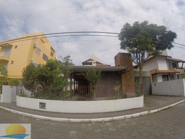 Casa com o Código 1032 à Venda no bairro Canasvieiras na cidade de Florianópolis com 4 dormitorio(s) possui 1 garagem(ns) possui 2 banheiro(s)
