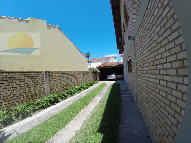 Casa com o Código 1023 à Venda no bairro Canasvieiras na cidade de Florianópolis com 4 dormitorio(s) possui 2 garagem(ns) possui 3 banheiro(s)