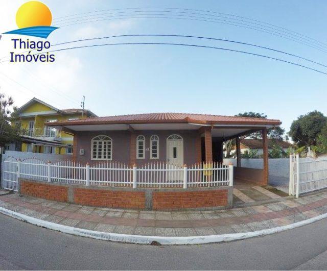 Casa com o Código 1732 para alugar no bairro Canasvieiras na cidade de Florianópolis com 3 dormitorio(s) possui 1 garagem(ns) possui 2 banheiro(s)