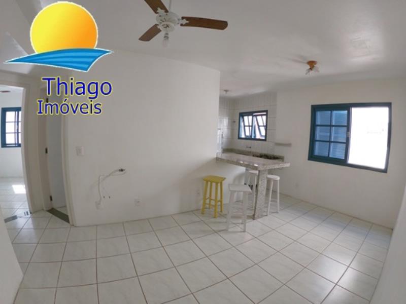 Apartamento com o Código 11 para alugar no bairro Canasvieiras na cidade de Florianópolis com 2 dormitorio(s) possui 1 garagem(ns) possui 1 banheiro(s)