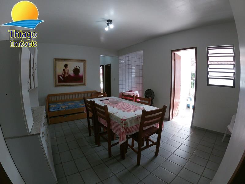 Apartamento com o Código 176 para alugar no bairro Cachoeira do Bom Jesus na cidade de Florianópolis com 2 dormitorio(s) possui 1 garagem(ns) possui 1 banheiro(s)