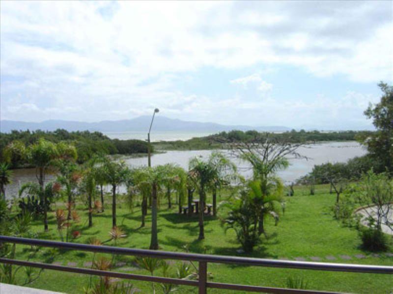 Apartamento com o Código 365 para alugar no bairro Cachoeira do Bom Jesus na cidade de Florianópolis com 3 dormitorio(s) possui 1 garagem(ns) possui 4 banheiro(s) com área de 129,57 m2