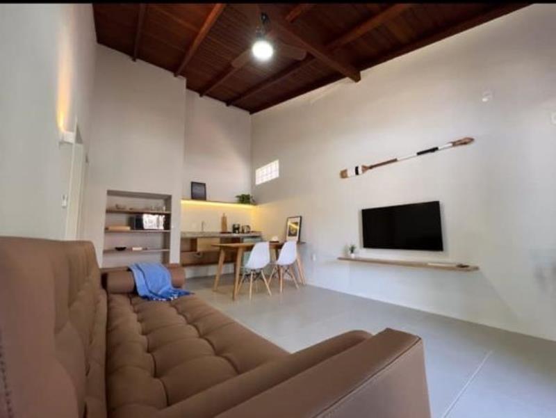 Casa com o Código 370 para alugar no bairro Jurerê na cidade de Florianópolis com 1 dormitorio(s) possui 1 garagem(ns) possui 1 banheiro(s) com área de 32,00 m2