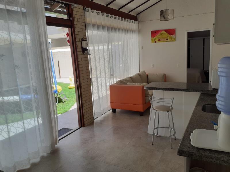 Casa com o Código 345 para alugar na temporada no bairro Canasvieiras na cidade de Florianópolis com 2 dormitorio(s) possui 1 garagem(ns) possui 1 banheiro(s)