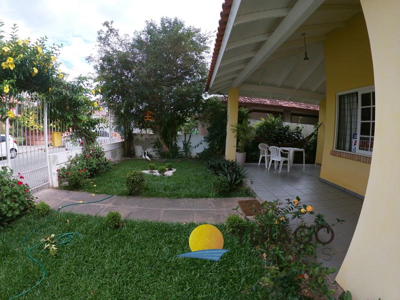 Casa com o Código 377 para alugar na temporada no bairro Canasvieiras na cidade de Florianópolis com 4 dormitorio(s) possui 6 garagem(ns) possui 3 banheiro(s)