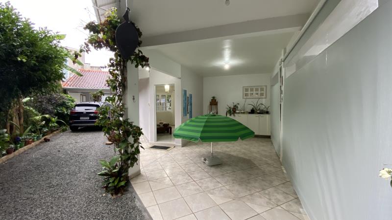 Casa com o Código 546 para alugar no bairro Canasvieiras na cidade de Florianópolis com 3 dormitorio(s) possui 1 garagem(ns) possui 3 banheiro(s)