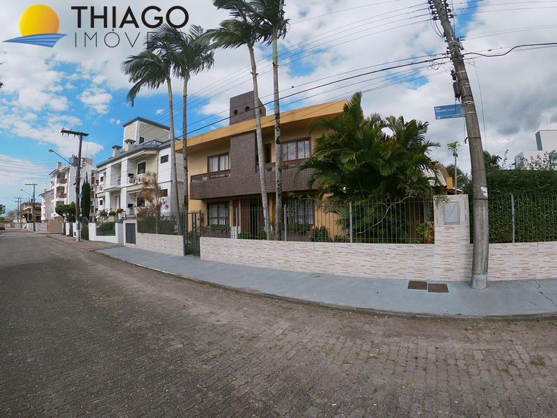 Apartamento com o Código 396 para alugar na temporada no bairro Canasvieiras na cidade de Florianópolis com 1 dormitorio(s) possui 1 garagem(ns) possui 1 banheiro(s)