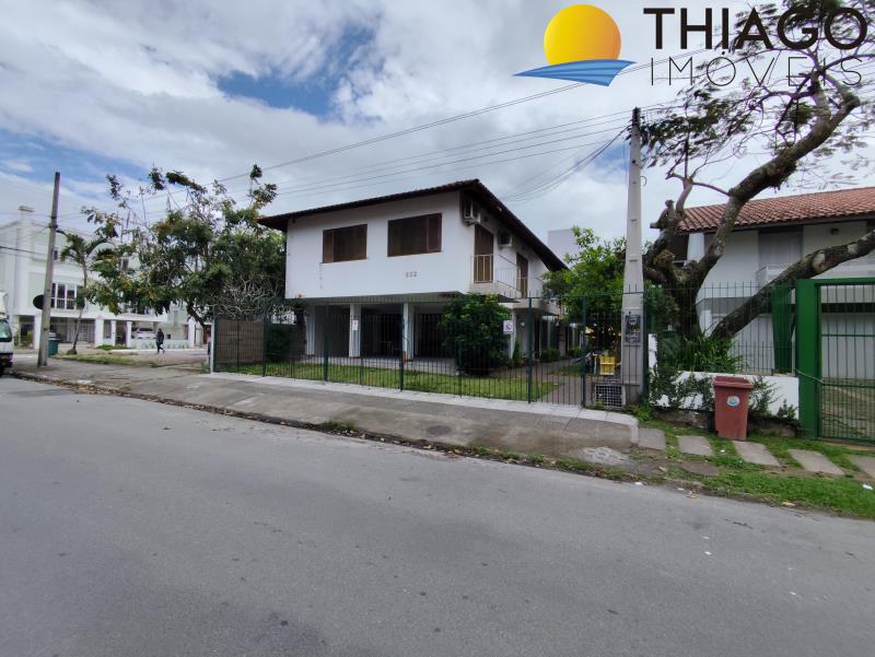 Apartamento com o Código 337 para alugar no bairro Canasvieiras na cidade de Florianópolis com 2 dormitorio(s) possui 1 garagem(ns) possui 2 banheiro(s) com área de 56,00 m2