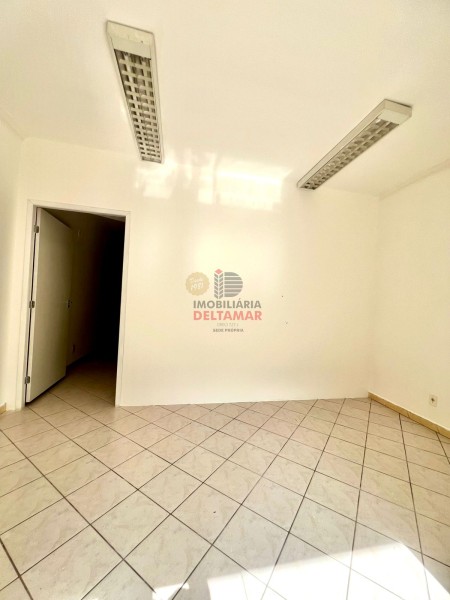 Sala Código 1725 para alugar no bairro Centro na cidade de Balneário Camboriúna Imobiliária DeltaMar 
