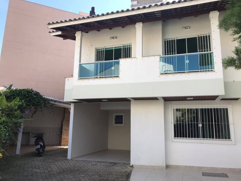 Sobrado Código 4675 para alugar no bairro Praia dos Amores na cidade de Balneário Camboriúna Imobiliária DeltaMar5 