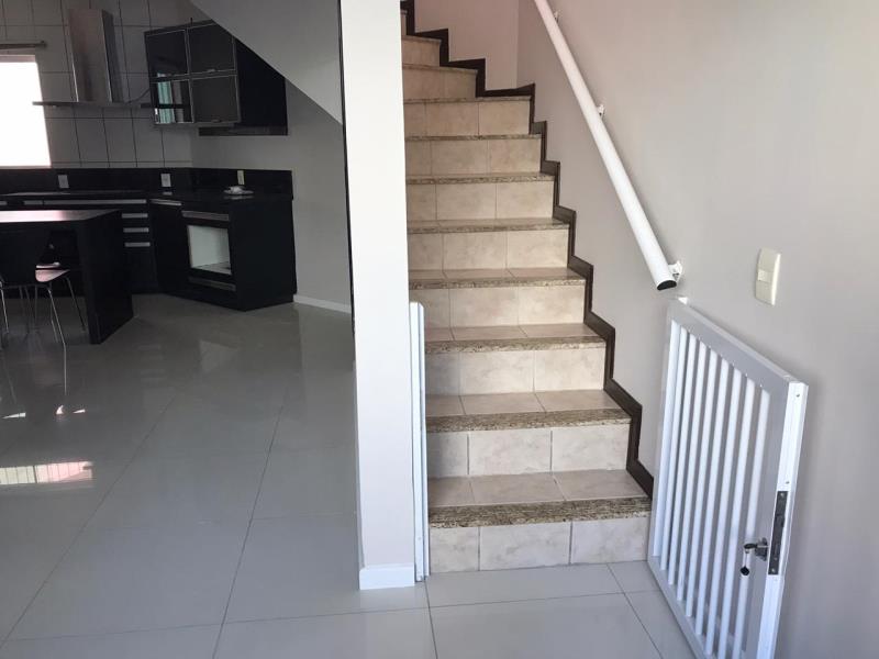 Sobrado Código 4675 para alugar no bairro Praia dos Amores na cidade de Balneário Camboriúna Imobiliária DeltaMar5 