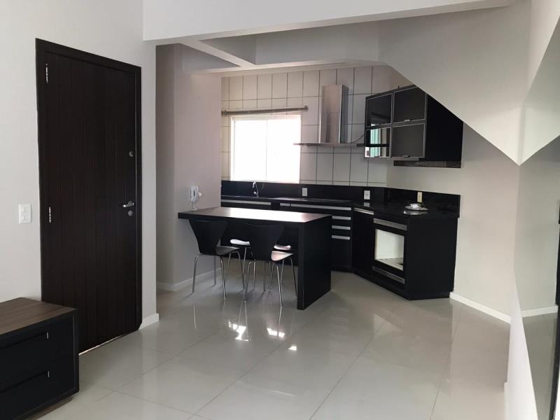 Sobrado Código 4675 para alugar no bairro Praia dos Amores na cidade de Balneário Camboriúna Imobiliária DeltaMar5 