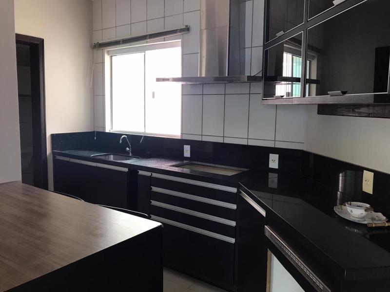 Sobrado Código 4675 para alugar no bairro Praia dos Amores na cidade de Balneário Camboriúna Imobiliária DeltaMar5 