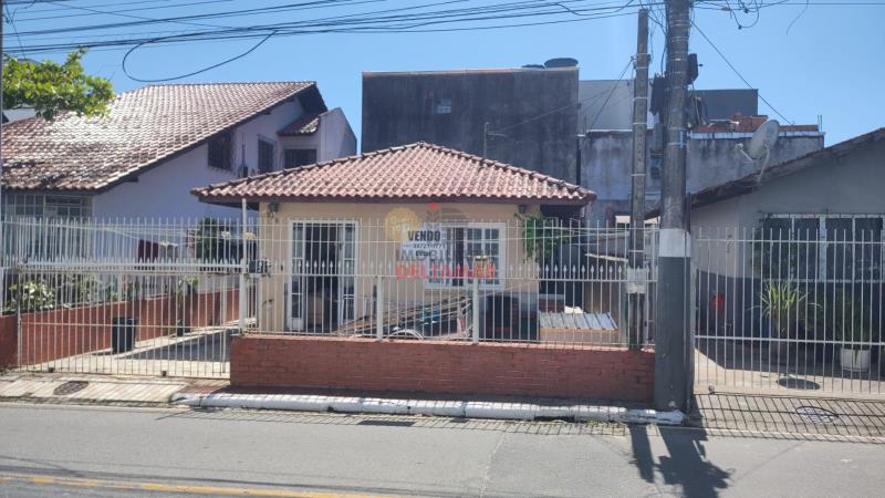 Casa Código 5661 a Venda no bairro Estados na cidade de Balneário Camboriúna Imobiliária DeltaMar 