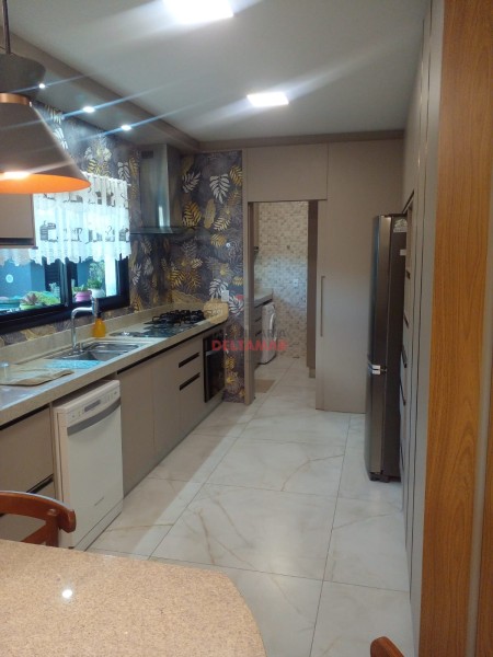 Casa Código 5694 para Venda  no bairro Centro na cidade de Balneário Piçarras 
