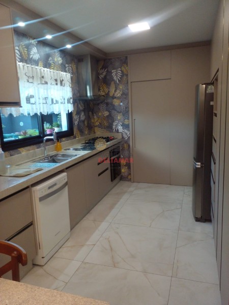 Casa Código 5694 para Venda  no bairro Centro na cidade de Balneário Piçarras 