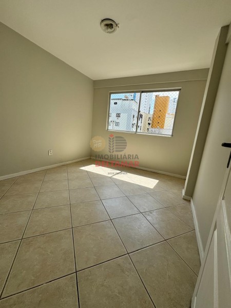 Apartamento Código 5701 para Venda ED. OLIVEIRA no bairro Centro na cidade de Balneário Camboriú 