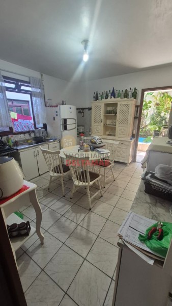 Casa Código 5704 a Venda no bairro Nações na cidade de Balneário Camboriúna Imobiliária DeltaMar 