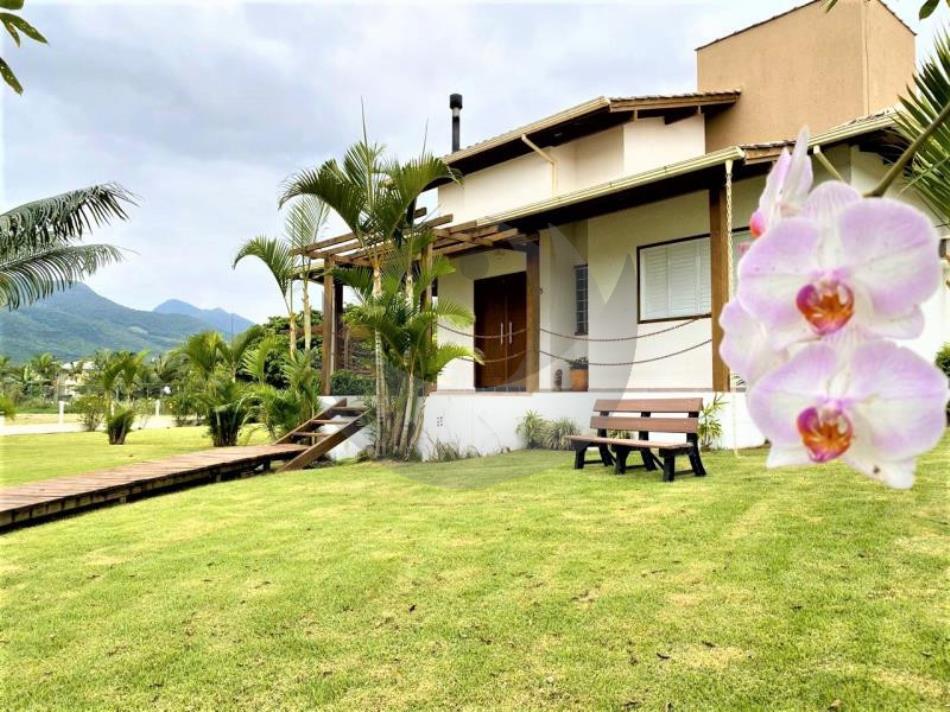 Casa Código 346 a Venda no bairro Sul do Rio na cidade de Santo Amaro da Imperatriz Condominio quinta dos guimarães