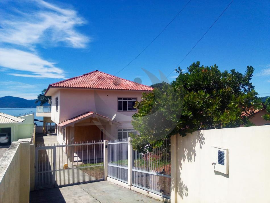 Casa Código 785 a Venda no bairro Praia de Fora na cidade de Palhoça Condominio 
