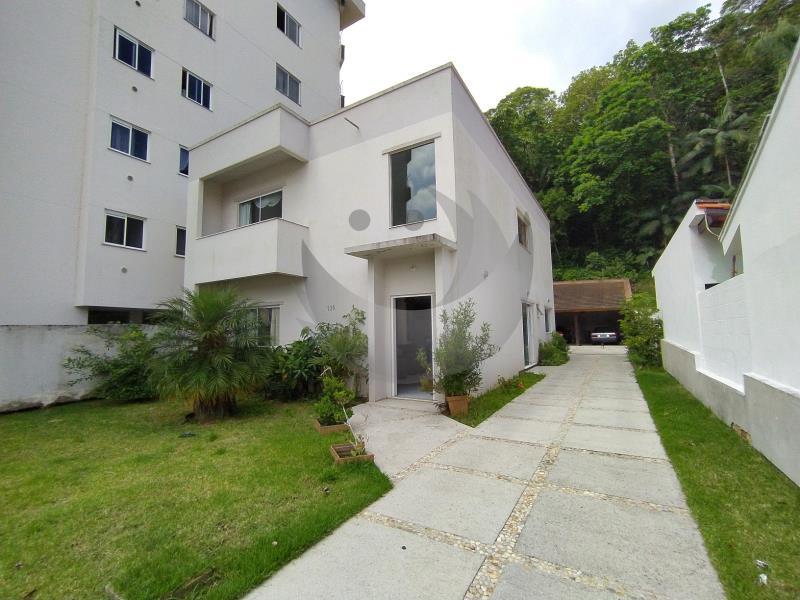 Casa Código 2650 a Venda no bairro Centro na cidade de Santo Amaro da Imperatriz Condominio 