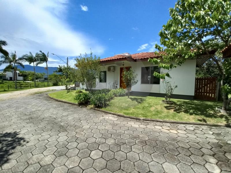 Casa Código 4384 a Venda no bairro Sul do Rio na cidade de Santo Amaro da Imperatriz Condominio condomínio golden garden