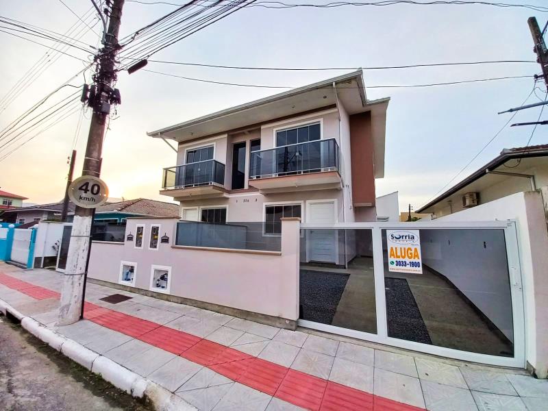 Casa Código 4816 para alugar no bairro Ponte do Imaruim na cidade de Palhoça Condominio 