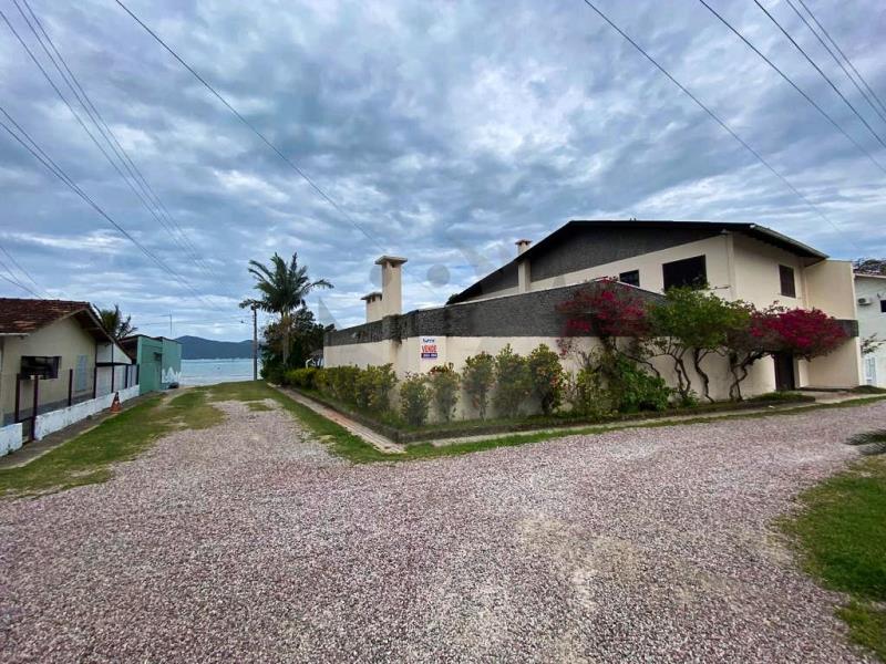 Casa Código 4906 a Venda no bairro Enseada do Brito (Ens Brito) na cidade de Palhoça Condominio 