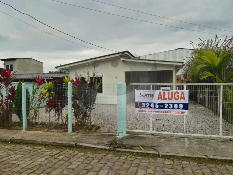 Casa Código 5090 para alugar no bairro Vila Santana na cidade de Santo Amaro da Imperatriz Condominio 
