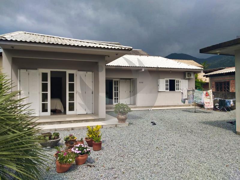 Casa Código 5160 a Venda no bairro Praia de Fora na cidade de Palhoça Condominio 