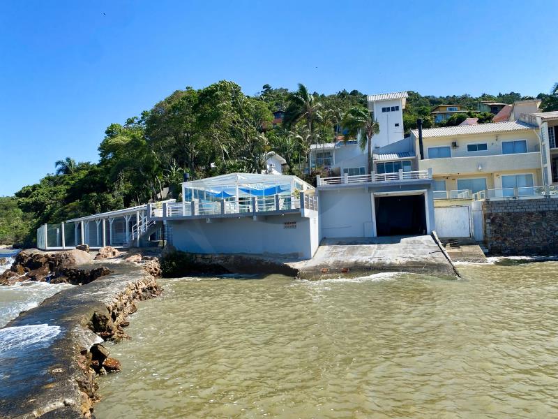 Casa Código 5222 a Venda no bairro Praia de Fora na cidade de Palhoça Condominio 