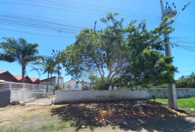 Casa Código 5733 a Venda no bairro Praia do Meio (Ens Brito) na cidade de Palhoça Condominio 