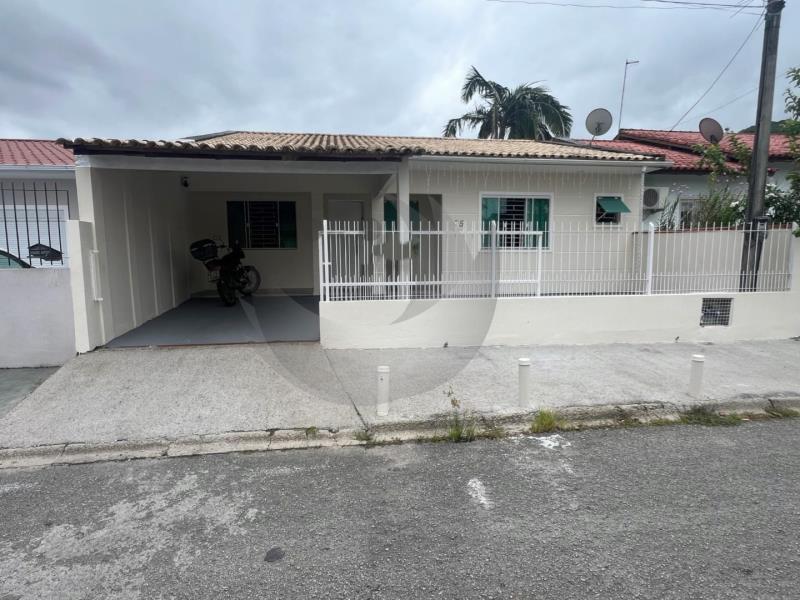 Casa Código 6116 a Venda no bairro Madri na cidade de Palhoça Condominio 