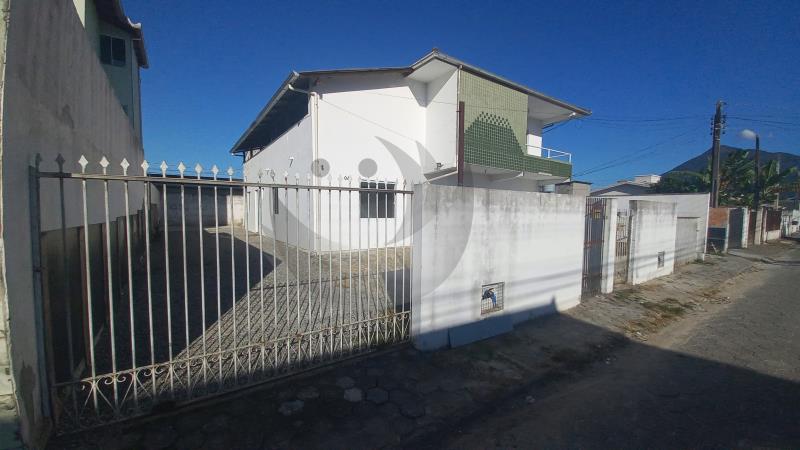 Casa Código 6151 para alugar no bairro Pacheco na cidade de Palhoça Condominio 