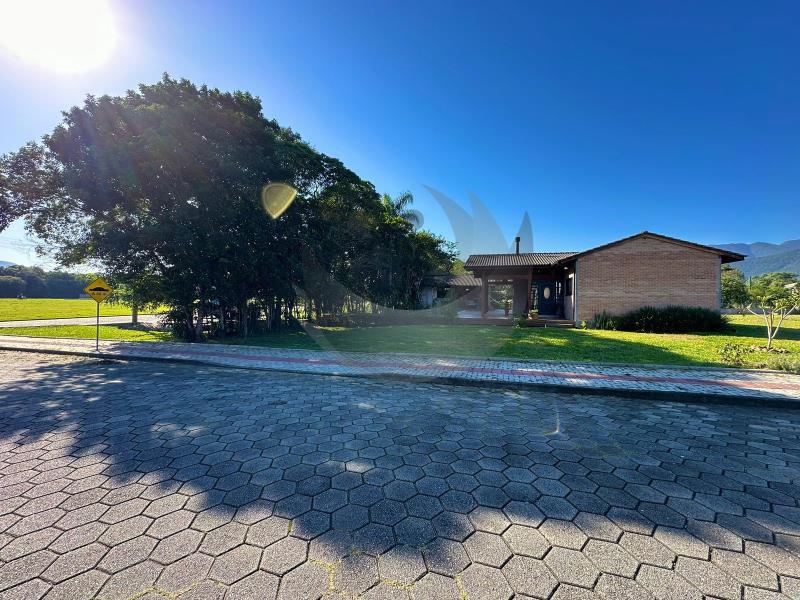 Casa Código 6185 a Venda no bairro Sul do Rio na cidade de Santo Amaro da Imperatriz Condominio quinta dos guimarães
