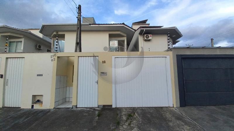 Casa Código 6207 para alugar no bairro Barra do Aririú na cidade de Palhoça Condominio 