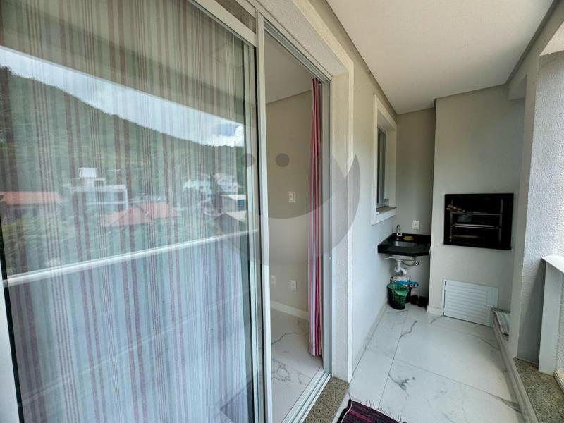 sacada com churrasqueira