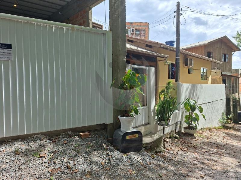 Casa Código 6413 a Venda no bairro Alto Aririu na cidade de Palhoça Condominio 