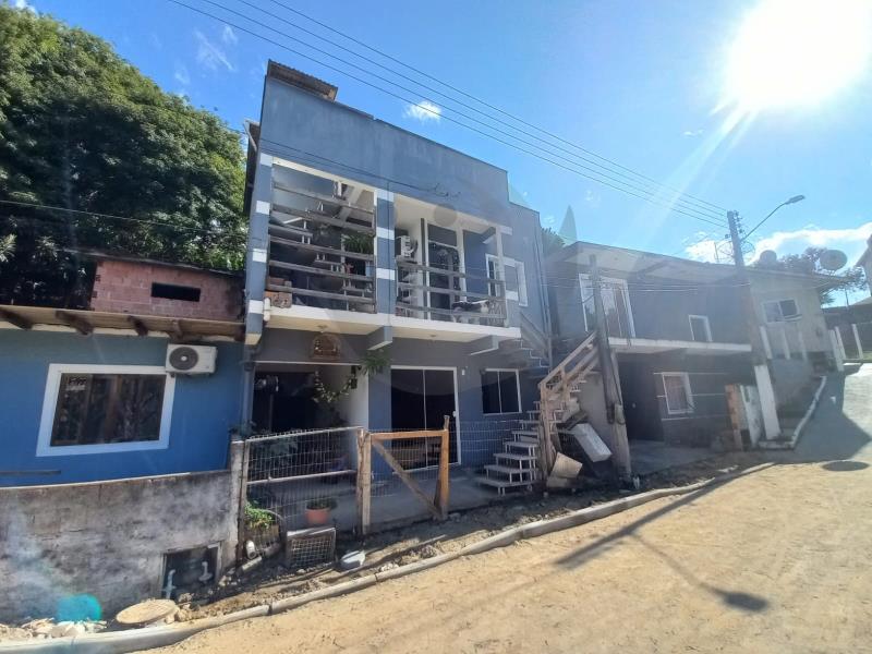 Casa Código 6451 a Venda no bairro Fabricio na cidade de Santo Amaro da Imperatriz Condominio 